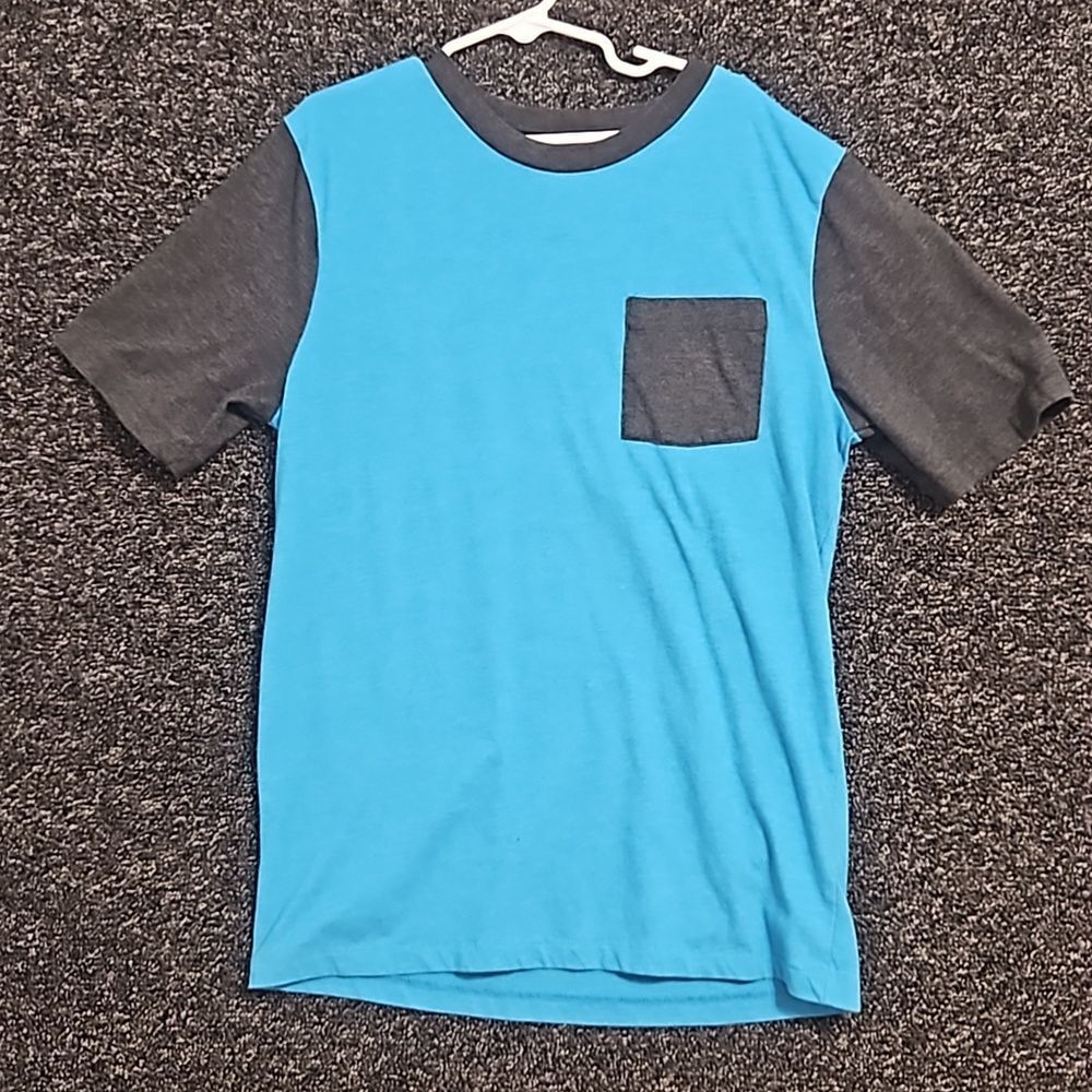 Hawk Blue & Gray Boys Pocket Tee T-Shirt Size Large